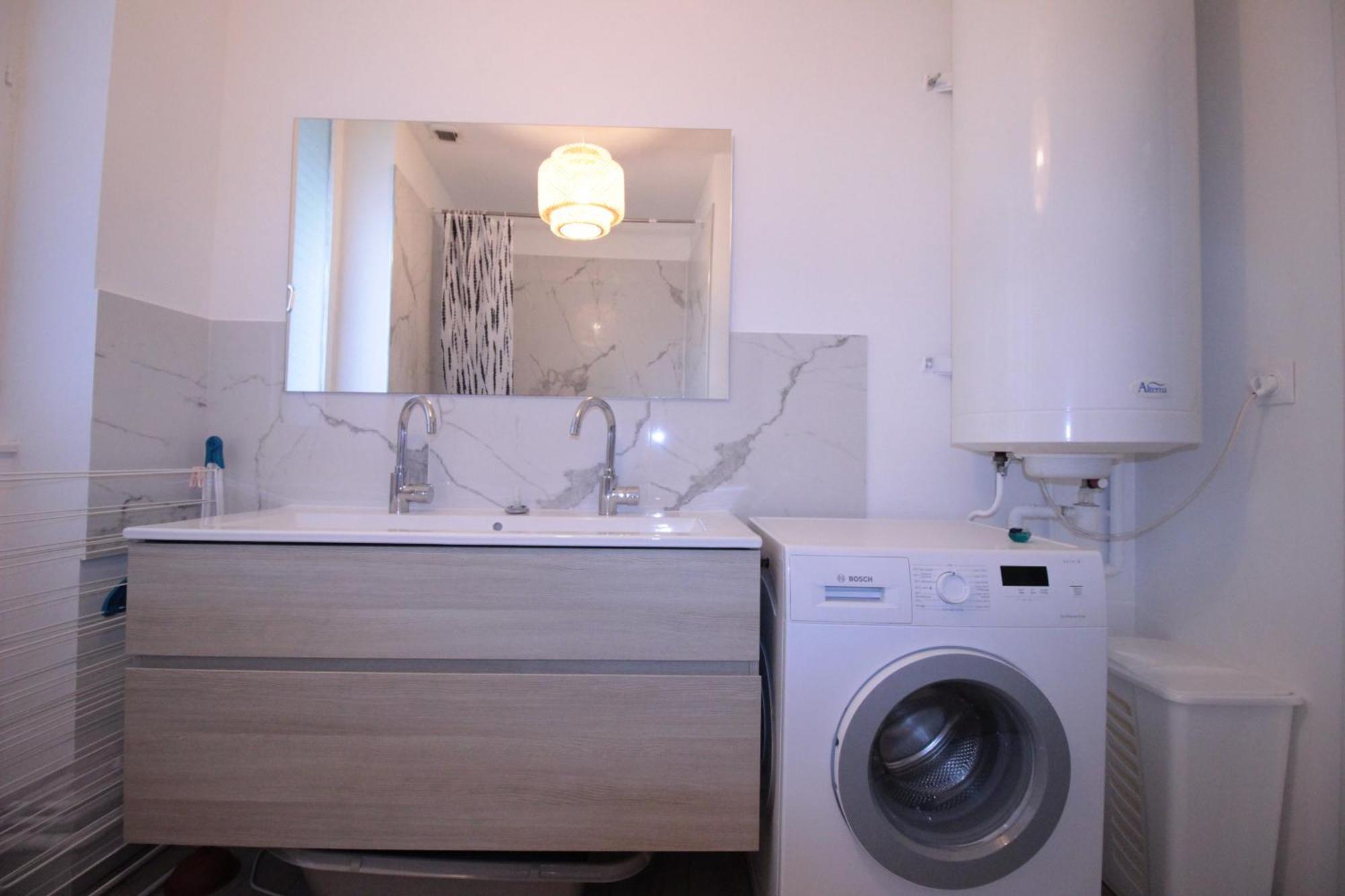 Logement Neuf "Meuse" - Hyper Centre - Parking Proche - Proche Gare - 4 Chambres - Terrasse Couverte - Wifi ! Gere Par Prestazen'Services Βερντέν Εξωτερικό φωτογραφία